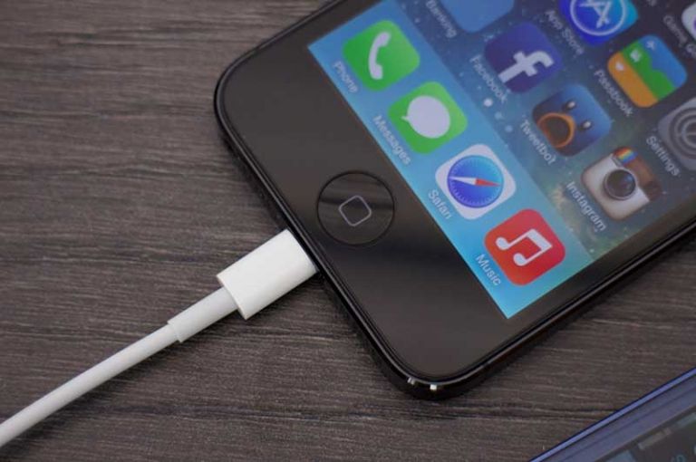 تعمیر و تعویض باتری آیفون 5 اس iphone 5s تعمیر و تعویض باتری آیفون 5 اس iphone 5s