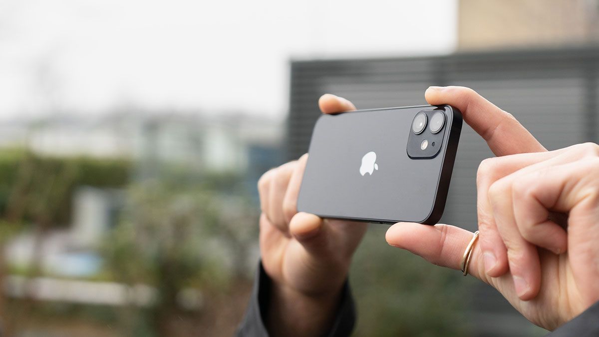 تعویض دوربین آیفون 12 مینی